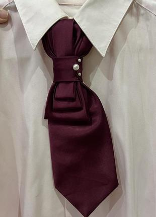 Аксессуар для деловых женщин