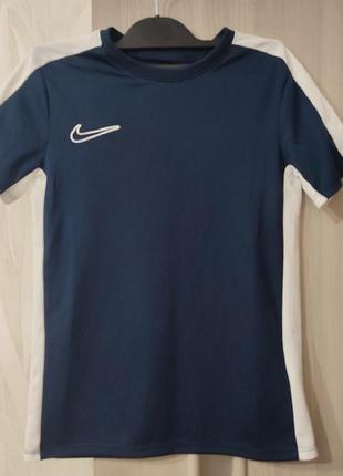 Nike футболка на мальчика 8-9 лет