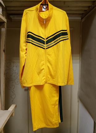 Спортивный костюм