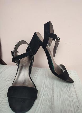 Замшевые босоножки, толстый каблук