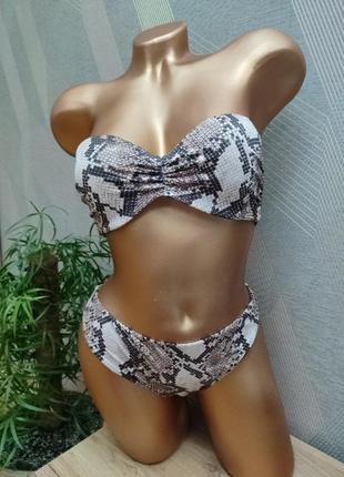Красивый купальник с анималистичным принтом