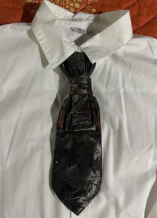 Аксессуар для деловых женщин