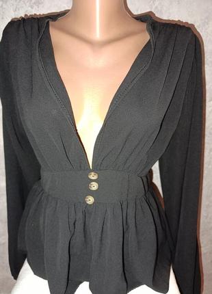 Блуза с вырезом