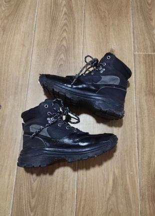 Зимове взуття zara