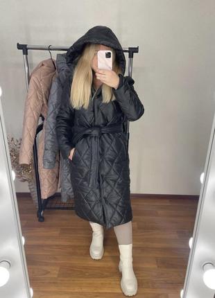 Пальто куртка жіноче тепле довге стьобане з капюшоном базове осіннє зимове на зиму демісезонне чорне бежеве коричневе сіре батал з поясом