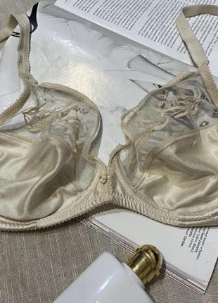 Chantelle чудовий кремовий мереживний бюст на кісточках дорогого бренду (франція)