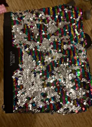 Фирменная косметичка клатч