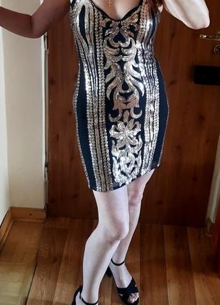 Вечернее платье с вышивкой в пайетки