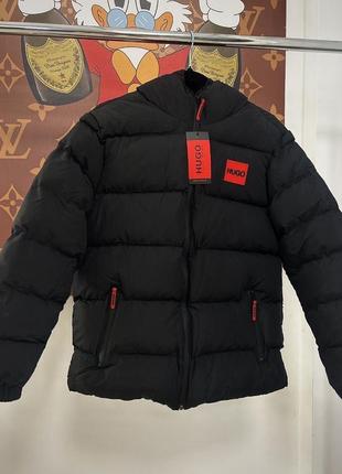 Чоловіча куртка hugo boss  в чорному кольорі
