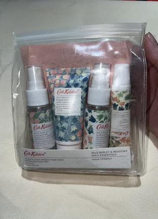 Набор с миниатюрами косметики cath kidston