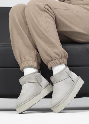 Женские угги ugg classic ultra mini platform light grey ультра мини серого цвета платформа