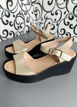 Базовые босоножки