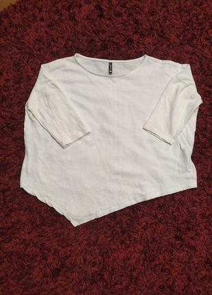 Біла асиметрична кофтинка з вафельною текстурою матеріалу