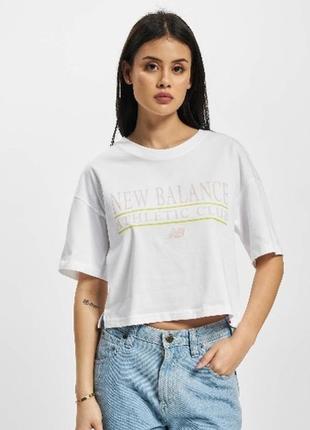 Жіноча футболка new balance essentials athletic club boxy