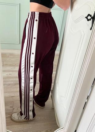 Спортивные штаны на заклепках adidas adibreak