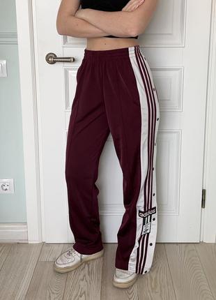 Спортивные штаны на заклепках adidas adibreak