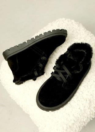 Зимние короткие ботинки из натуральной замши на низком ходу модель: vm-ug-03ch