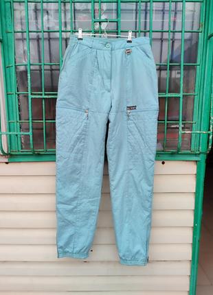 Женские голубые лыжные брюки.
