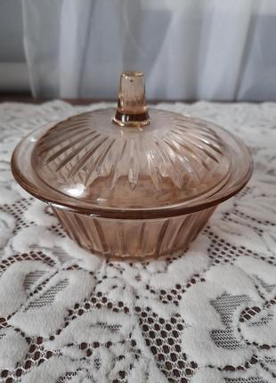 Сахарница из карамельного стекла.