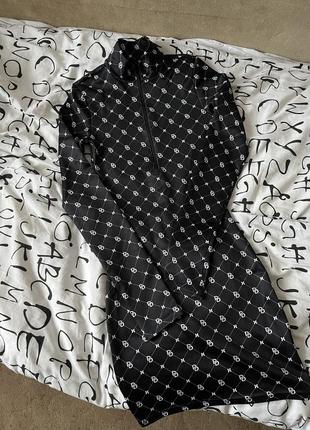 Черное платье с длинным рукавом с монограммой h&m