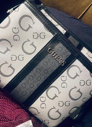 Guess шикарная крупная косметичка, кейс guess. оригигинал косметичек оригинал канада