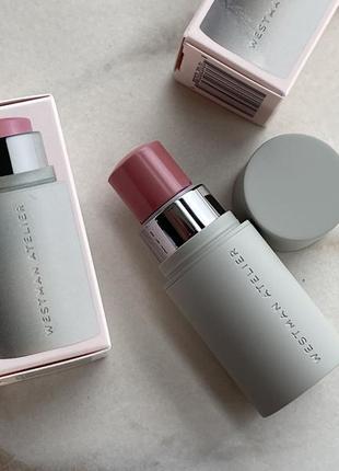Кремовые сверхлегкие румяна westman atelir petal