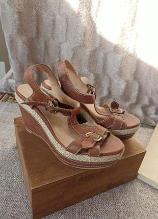 Босоножки на танкетке, 39-40