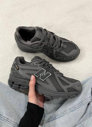 Очень стильные женские кроссовки от бренда new balance в черном цвете