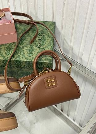 Коричневая кожаная сумка миу миу люкс