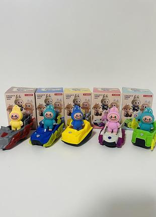 Игрушка виниловая кукла labubu лабубу с машинкой. цена за набор из 5 штук