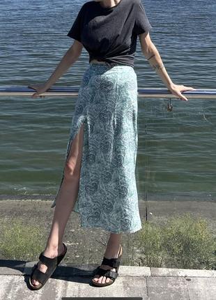 Вискозная юбка с разрезами