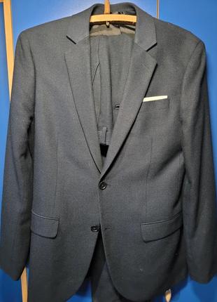 Мужской приталенный костюм в отличном состоянии!