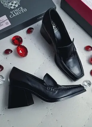 Vince camuto оригінал чорні шкіпяні лофери на підборах