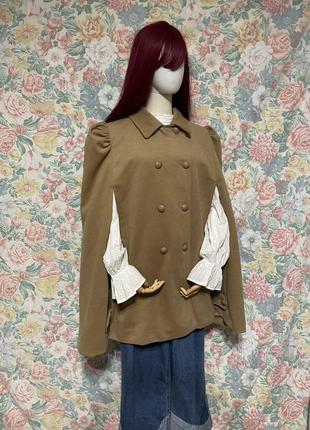 Кейп в вінтажному стилі