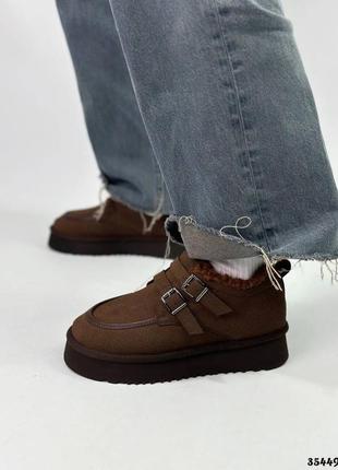 Короткие угги-лоферы на высокой подошве с двумя ремешками