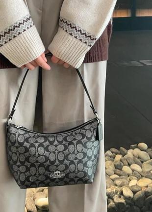 Всім привіт, дівчата продається сумочка coach