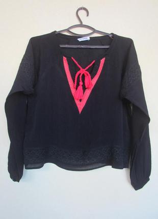 Укороченная женская блуза украшена кружевом от glamorous 1+1=3 на все вещи