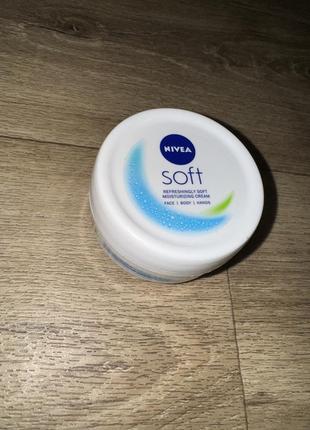 Интенсивный увлажняющий крем nivea soft для лица, рук и тела, с маслом жожоба и витамином е, 100 мл