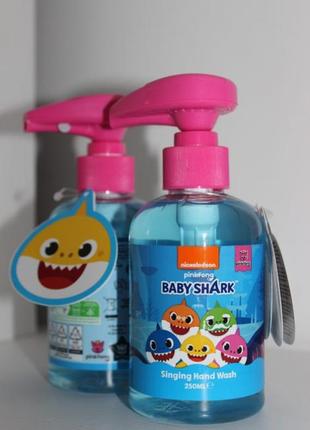 Baby shark співаюче мило