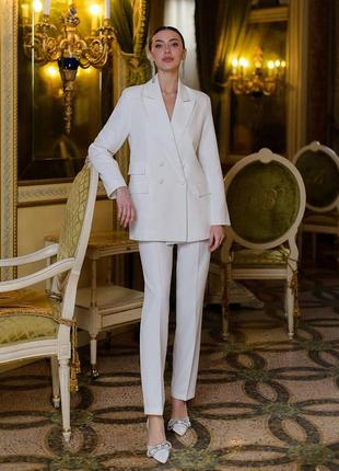 Костюм женский.