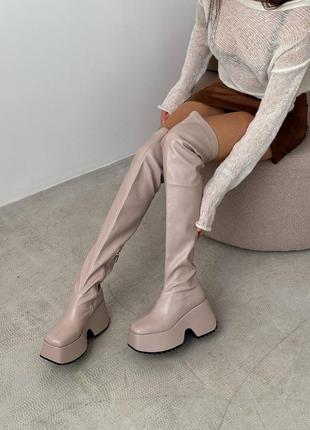 Бежевые кожаные демисезонные деми осенние массивные сапоги ботфорты на высокой массивной грубой платформе с квадратным носом беж