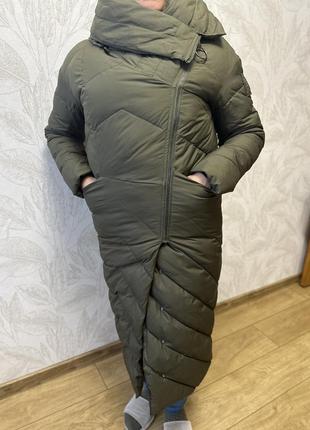 Жіночий зимовий пуховик