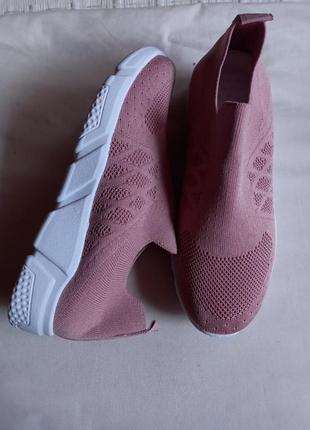 Кроссовки женские