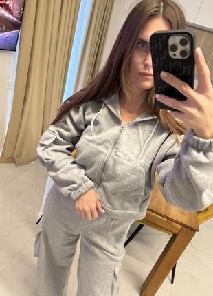 Серый теплый спортивный костюм