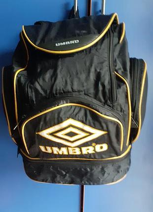 Рюкзак городской umbro (italia) на каждый день .цвет черный.размеры 45*34*20.все молнии рабочие.