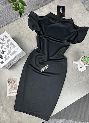 Черное платье plt, красиво тянется