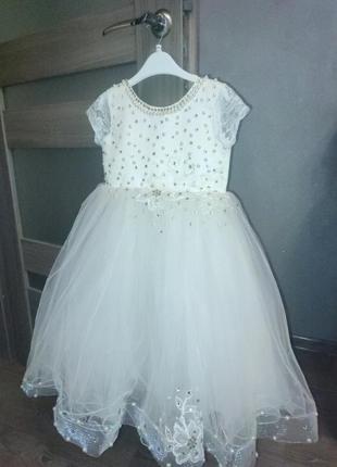 Плаття святкове бальне, пишне