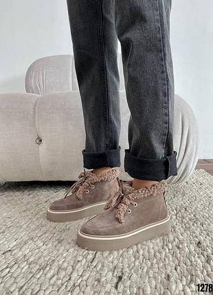 Темно бежевые натуральные замшевые зимние ботинки лоферы на шнурках шнуровке с мехом...