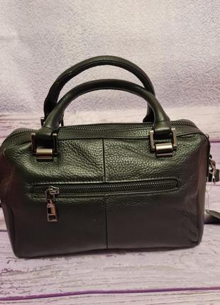 Вмісткі шкіряні сумки в кольорах8 фото