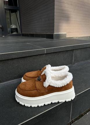 Замшеві жіночі лофери коричневі кемел на платформі на хутрі тедді теплі